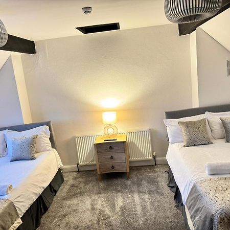 Shm Stays Solihull Hs2 Nec Airport Nr M6 M40 M42 Great For Long & Short Stays 15 Min Walk To Train Station 5 Min Drive To Town Centre Outside Bus Stops & Supermarket Free Parking Eksteriør billede