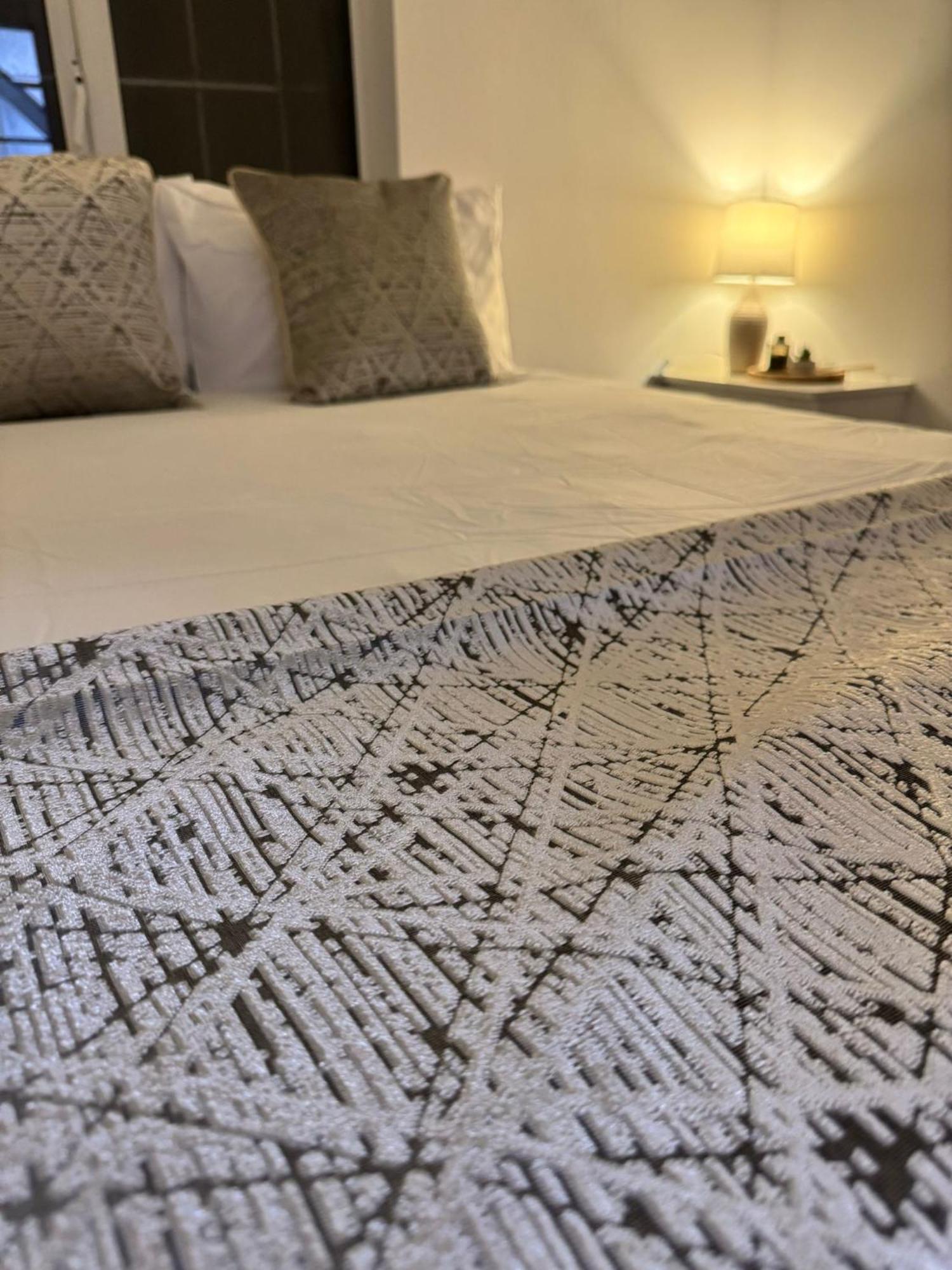 Shm Stays Solihull Hs2 Nec Airport Nr M6 M40 M42 Great For Long & Short Stays 15 Min Walk To Train Station 5 Min Drive To Town Centre Outside Bus Stops & Supermarket Free Parking Eksteriør billede