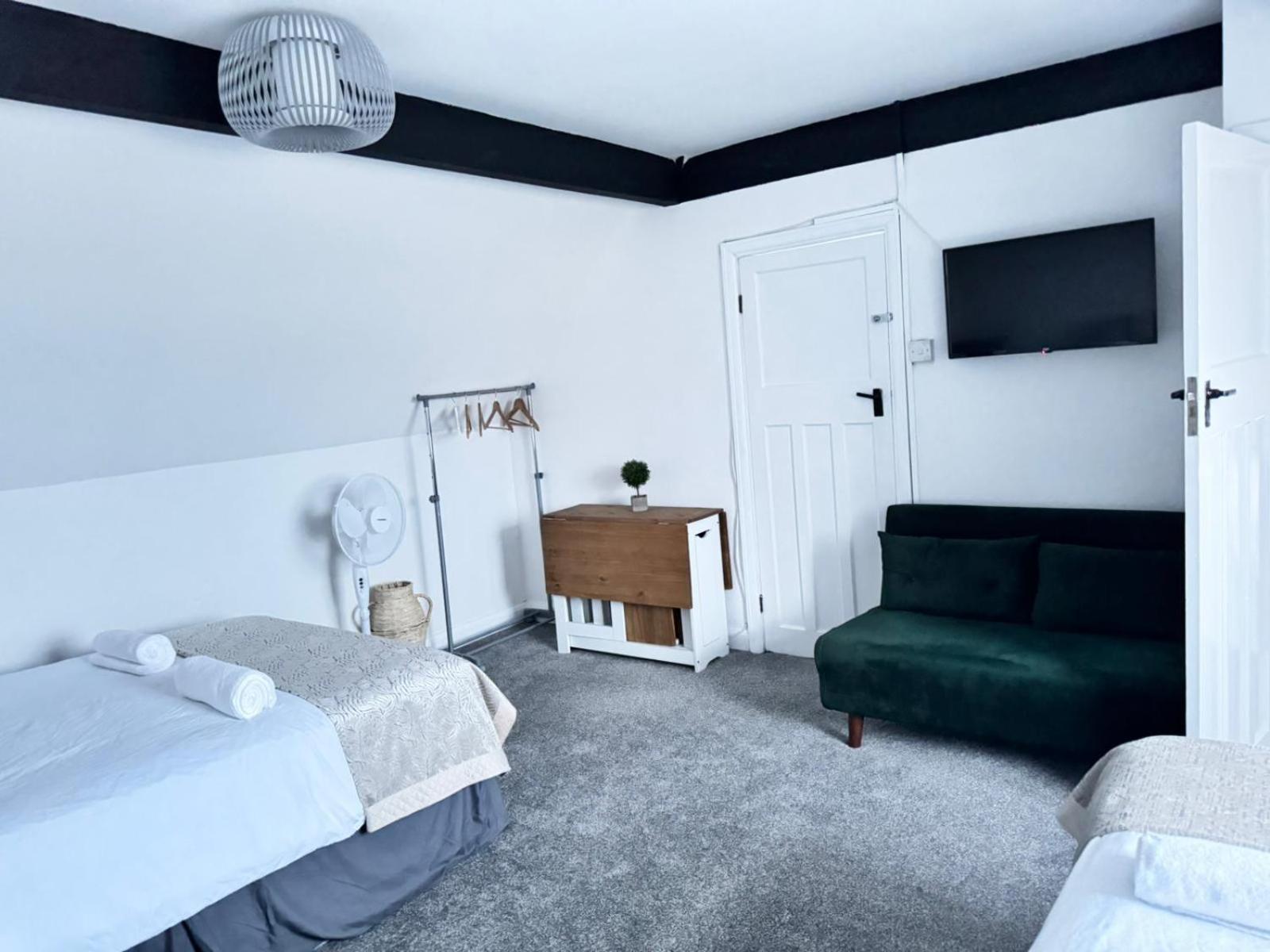 Shm Stays Solihull Hs2 Nec Airport Nr M6 M40 M42 Great For Long & Short Stays 15 Min Walk To Train Station 5 Min Drive To Town Centre Outside Bus Stops & Supermarket Free Parking Eksteriør billede